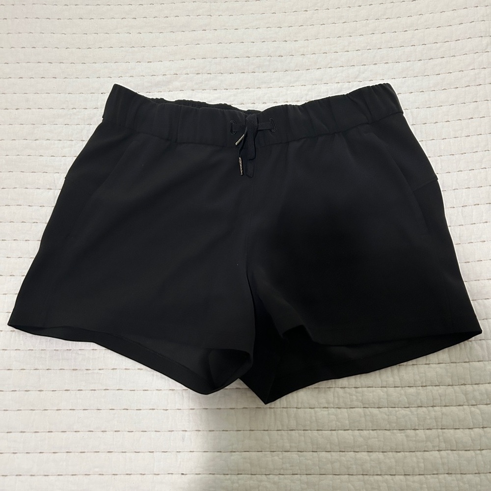 Lululemon Black On The Fly Short *Woven *2.5" Size 8 Athletic Gym Workout